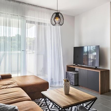Amazing Apartment In Premantura With Kitchen Esterno foto