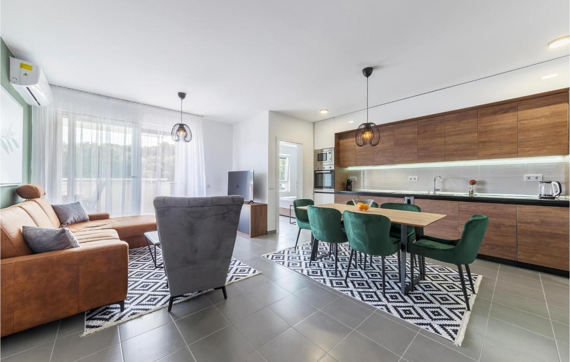 Amazing Apartment In Premantura With Kitchen Esterno foto
