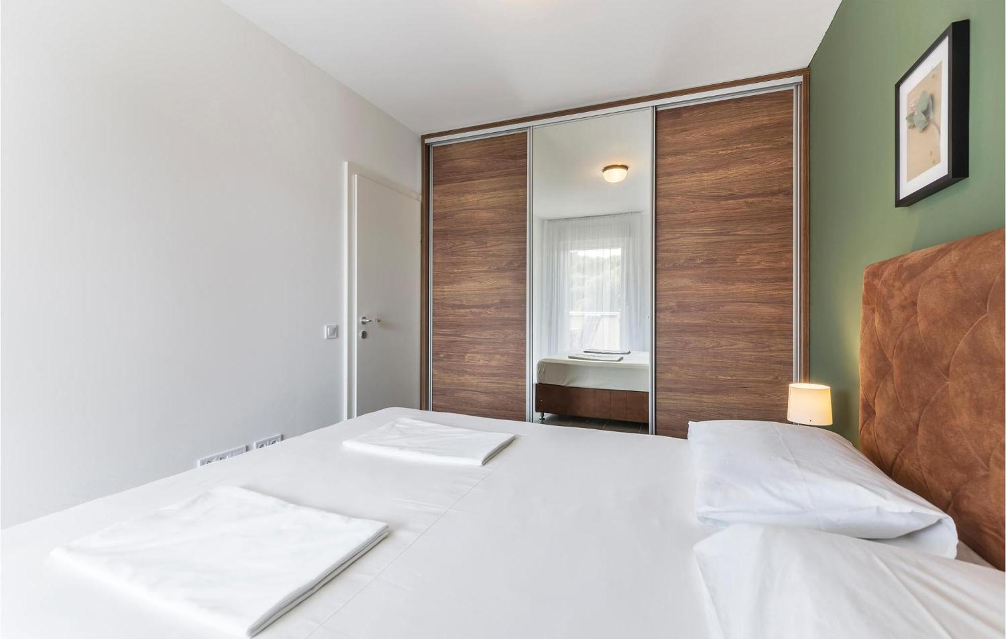Amazing Apartment In Premantura With Kitchen Esterno foto
