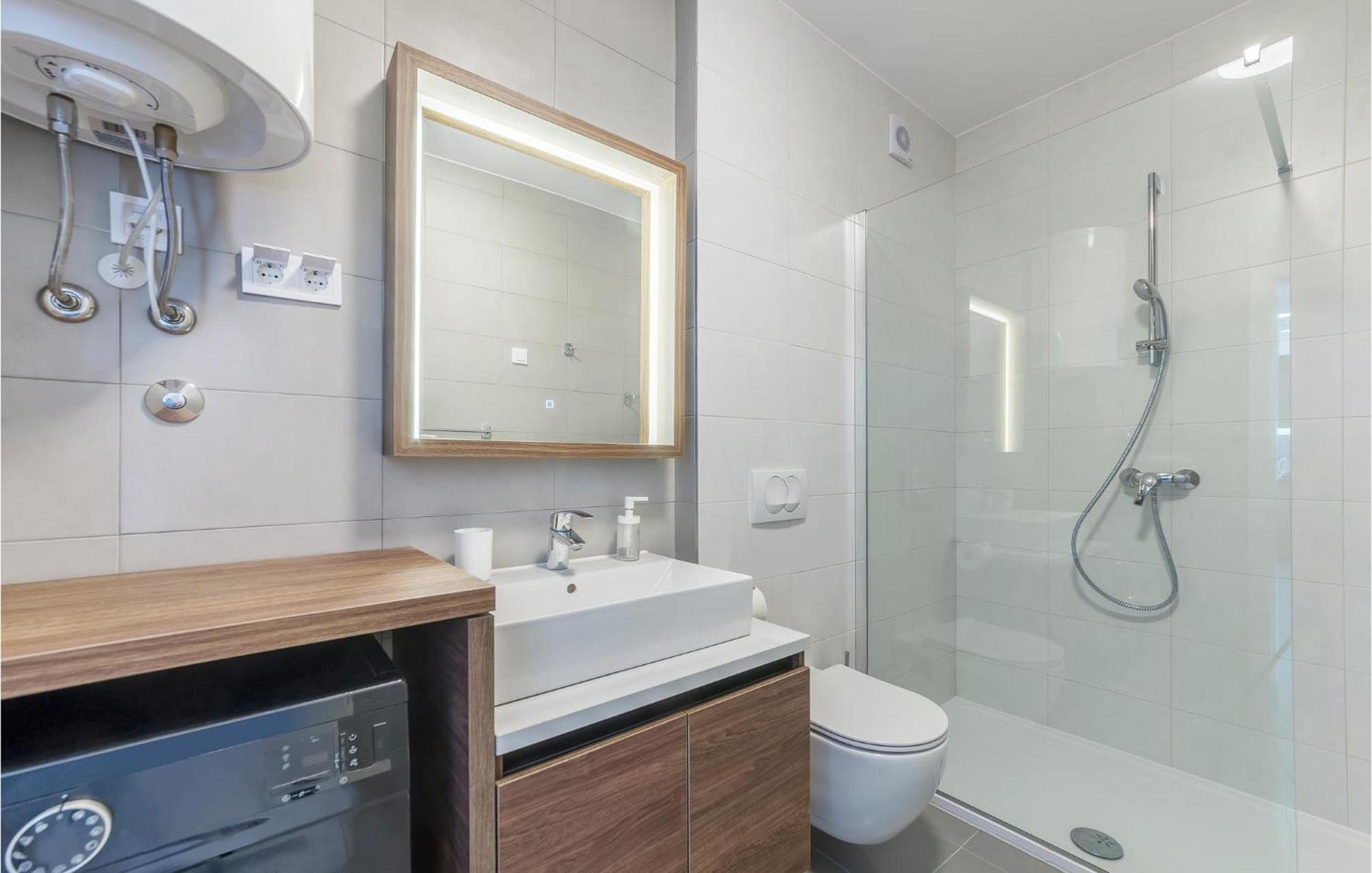 Amazing Apartment In Premantura With Kitchen Esterno foto